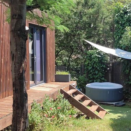 Joli Studio Climatise Avec Jacuzzi Prive Et Entree Independante Fréjus Eksteriør bilde