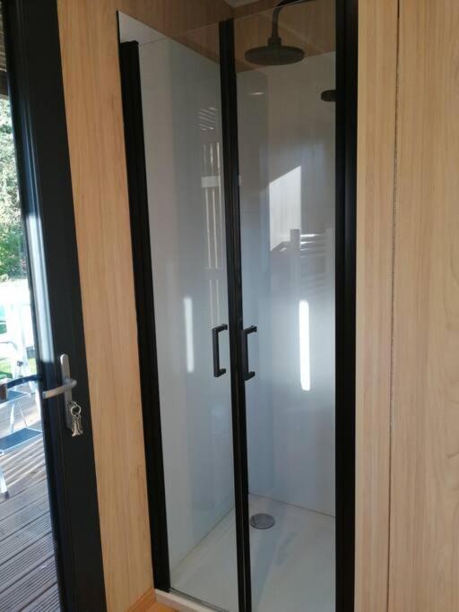 Joli Studio Climatise Avec Jacuzzi Prive Et Entree Independante Fréjus Eksteriør bilde