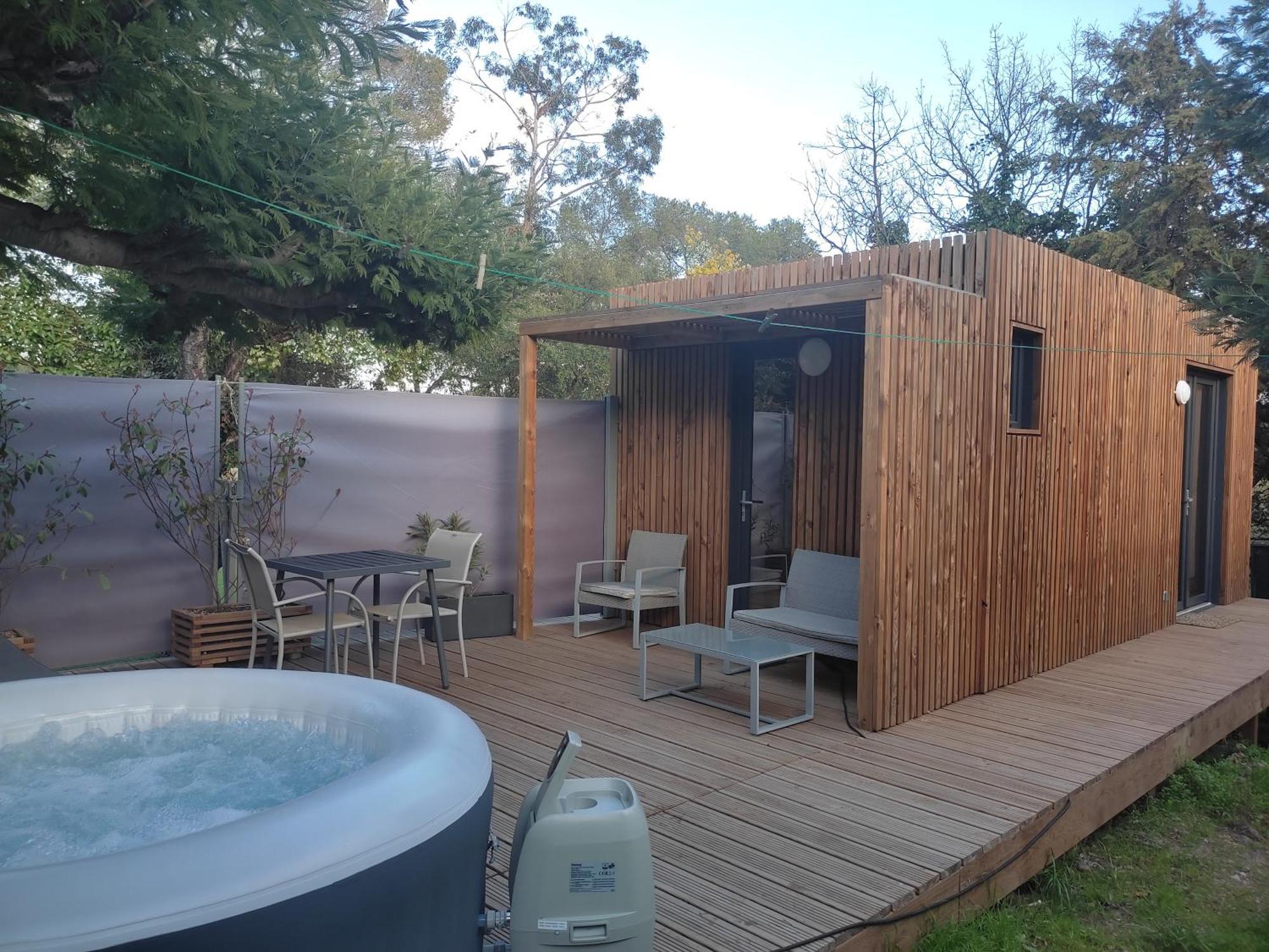 Joli Studio Climatise Avec Jacuzzi Prive Et Entree Independante Fréjus Eksteriør bilde