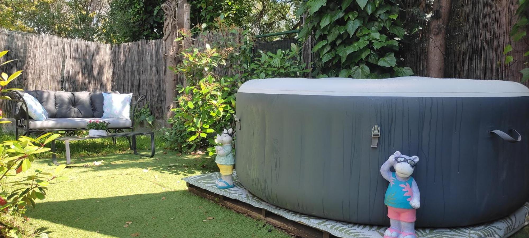 Joli Studio Climatise Avec Jacuzzi Prive Et Entree Independante Fréjus Eksteriør bilde