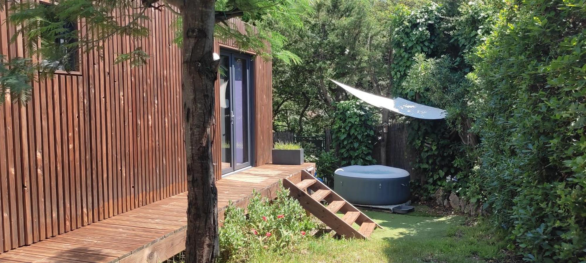 Joli Studio Climatise Avec Jacuzzi Prive Et Entree Independante Fréjus Eksteriør bilde